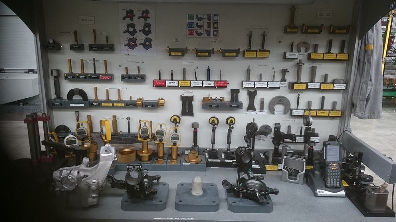 Montage-présentoirs-de-controle-mecanique-de-precision